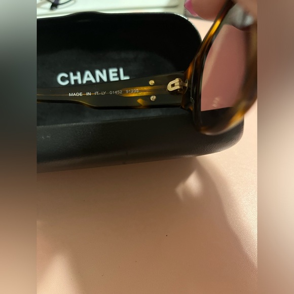 SOLD!!! Chanel Vintage Sunglasses - Picture 3 of 7